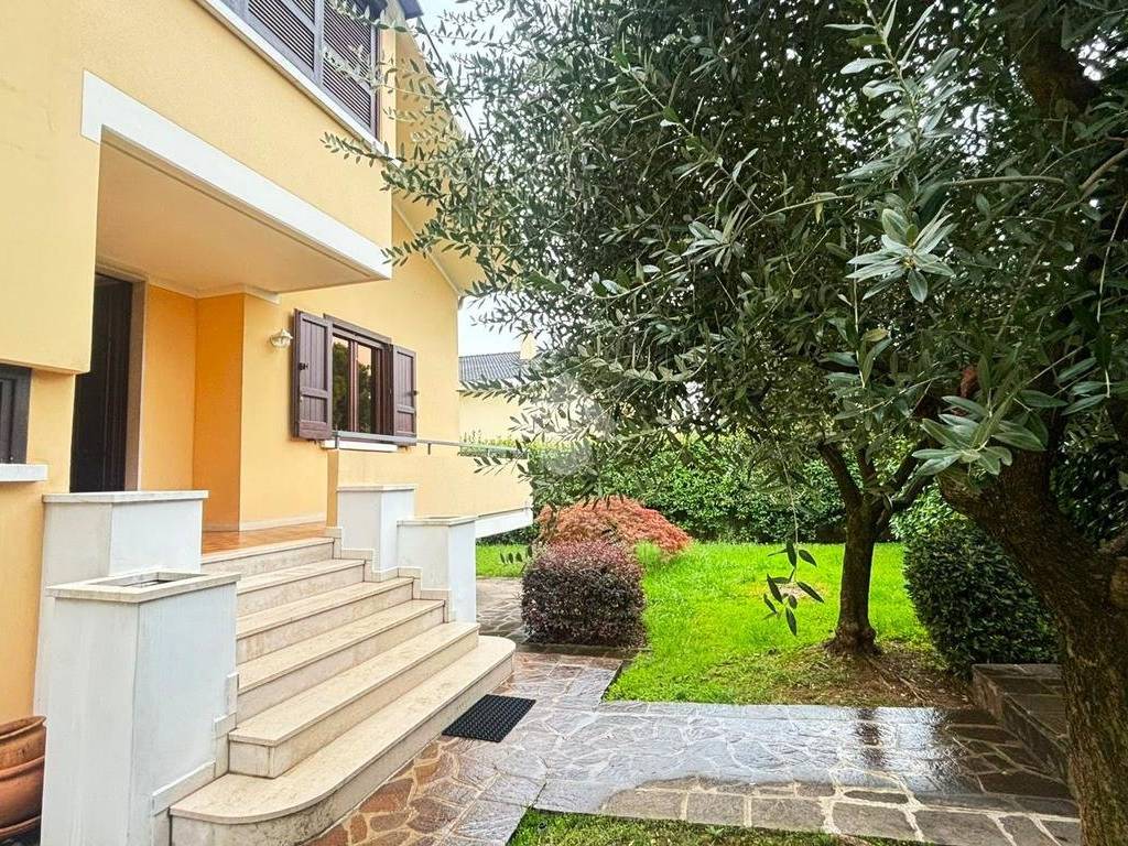 Villa a Rezzato in Via Kennedy, 101 - Foto 4