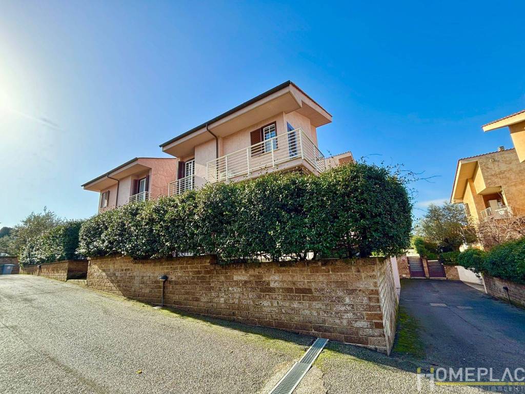 Villa a Frascati in Via del Frantoio Romano, 115 - Foto 1