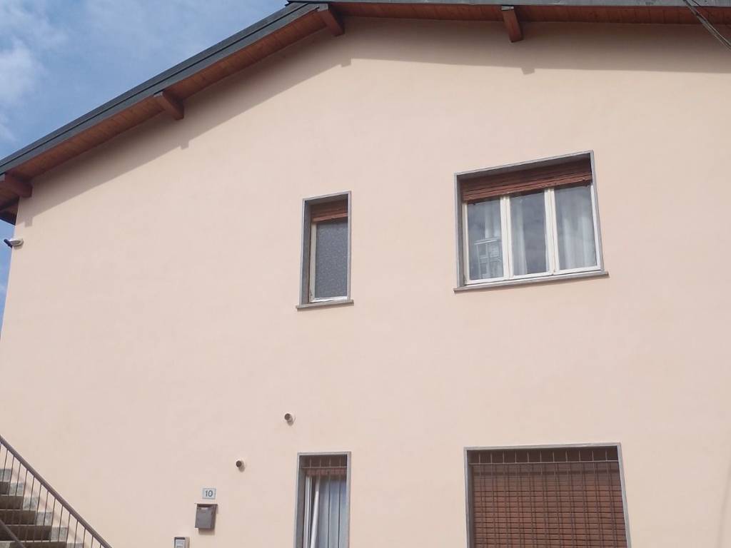 Appartamento a Gavirate in Via Ronchi Nuovi, 10 - Foto 1