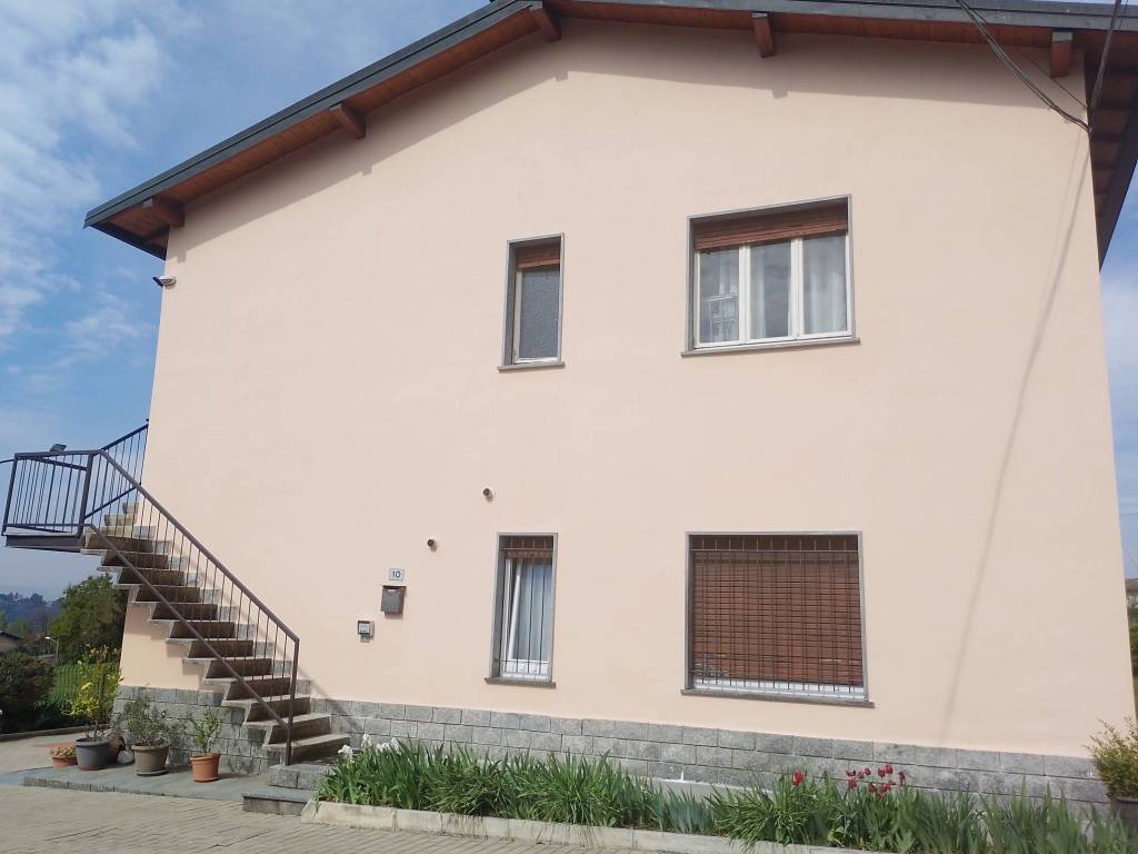 Appartamento a Gavirate in Via Ronchi Nuovi, 10 - Foto 2