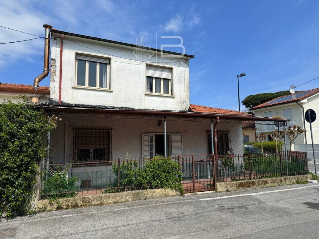Villa a Viareggio in Via Giovanni Oberdan, 31 - Foto 2