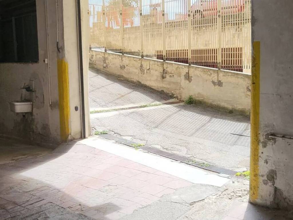 Box / garage a Salerno in Via Clemente Mauro, 34 - Foto 3