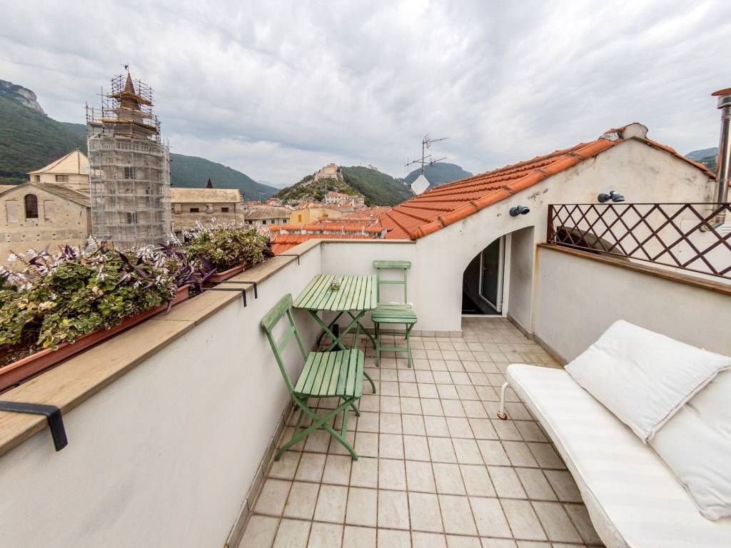 Appartamento a Finale ligure in Via Domenico Brunenghi, 331 - Foto 2