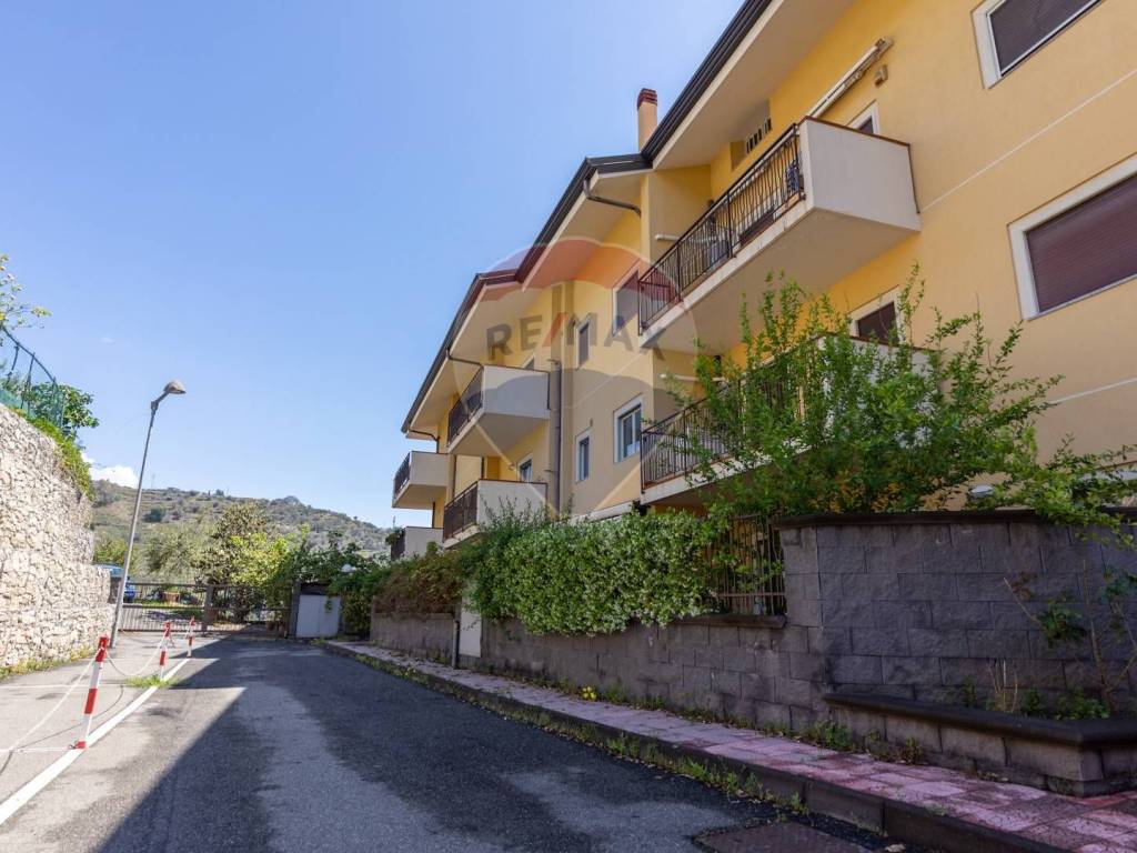 Appartamento a Giardini-naxos in via delle Fornaci, 13 - Foto 3
