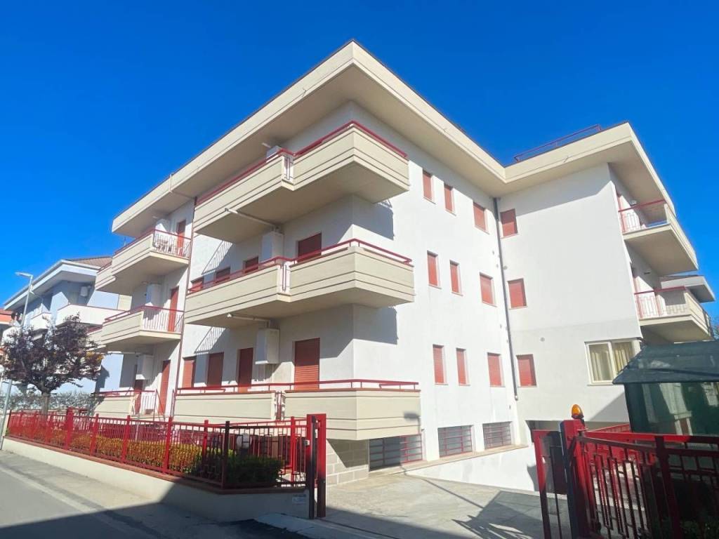 Appartamento a Alba adriatica in Via Emilia, 12 - Foto 2