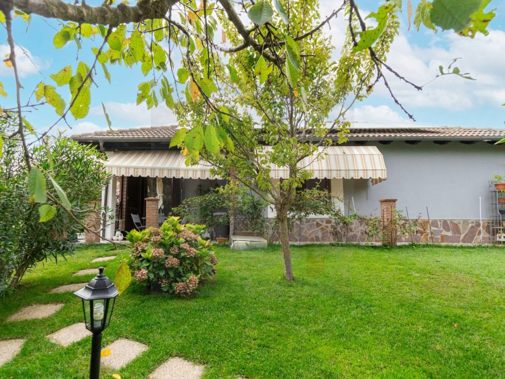 Villa a Frugarolo in Via Mortaisti Divisione Ravenna, 37 - Foto 2