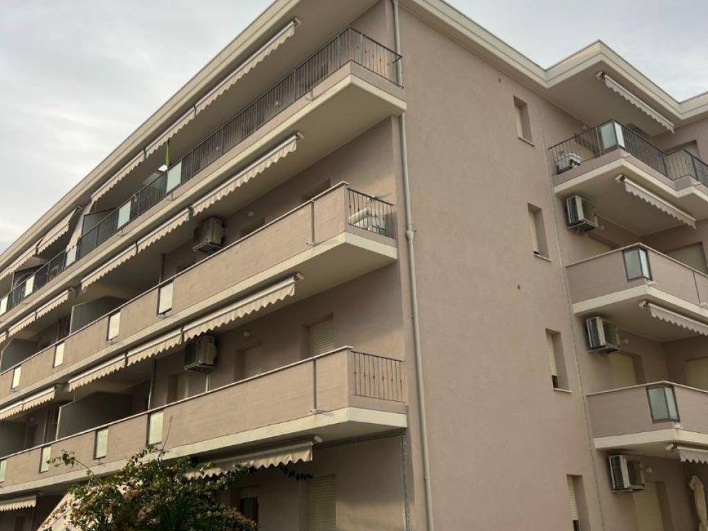 Appartamento a Alba adriatica in Via Calabria, 14 - Foto 2