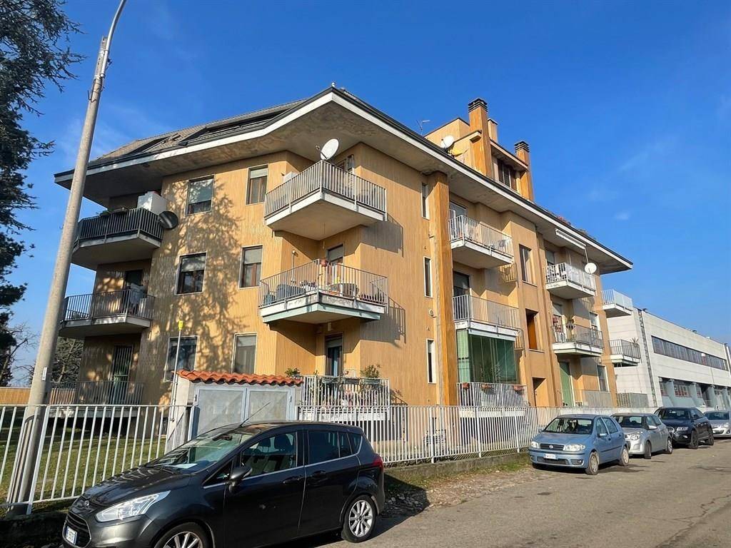 Appartamento a Caronno pertusella in via arese 100 - Foto 2