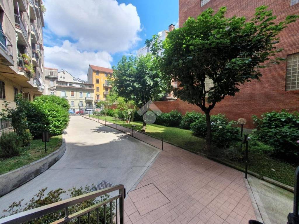 Appartamento a Milano in Via Giuseppe Giacosa, 9 - Foto 1