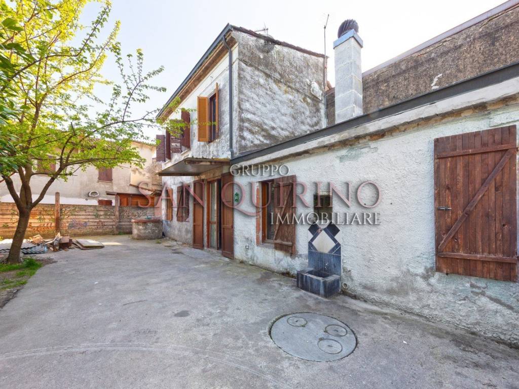 Villa a Guastalla in Via solarolo, 74 - Foto 2