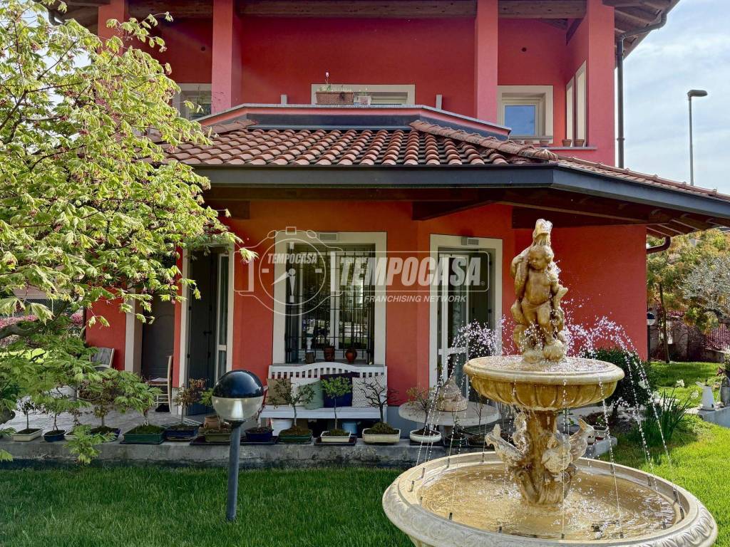Villa a Imbersago in Via Cantù 22 - Foto 2