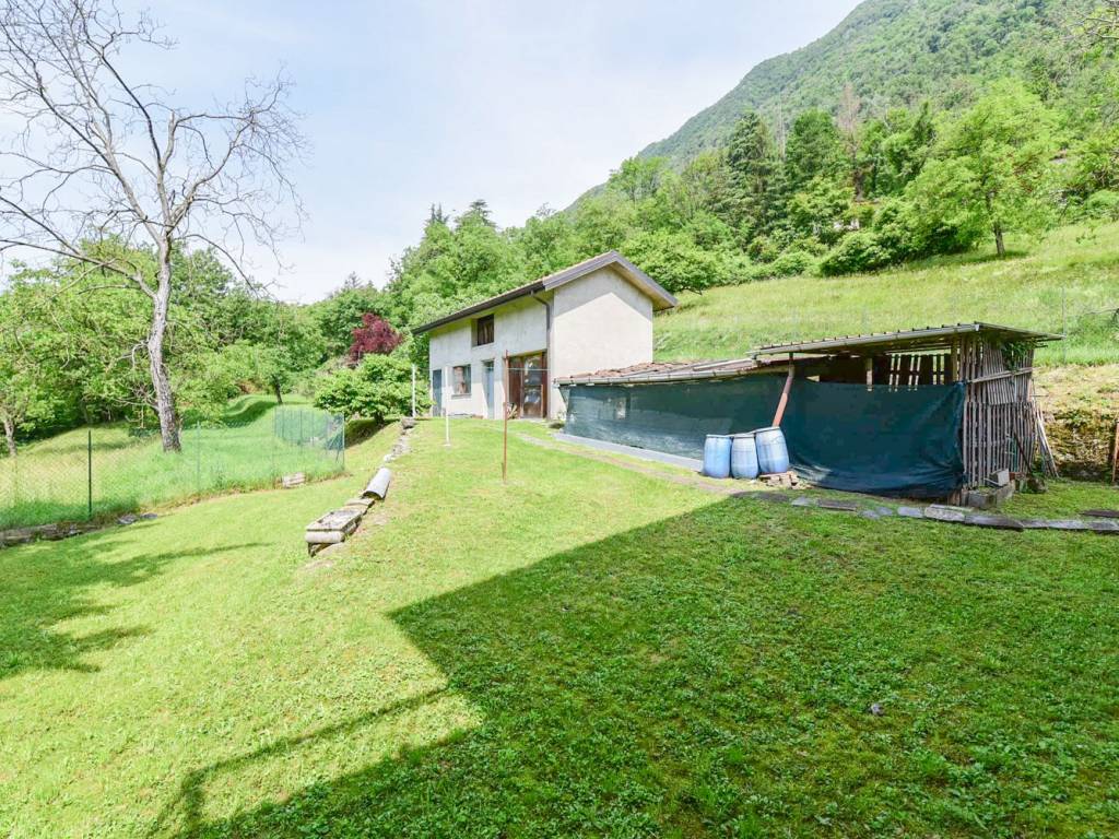 Villa a Cittiglio in Via Laveno, 80 - Foto 2