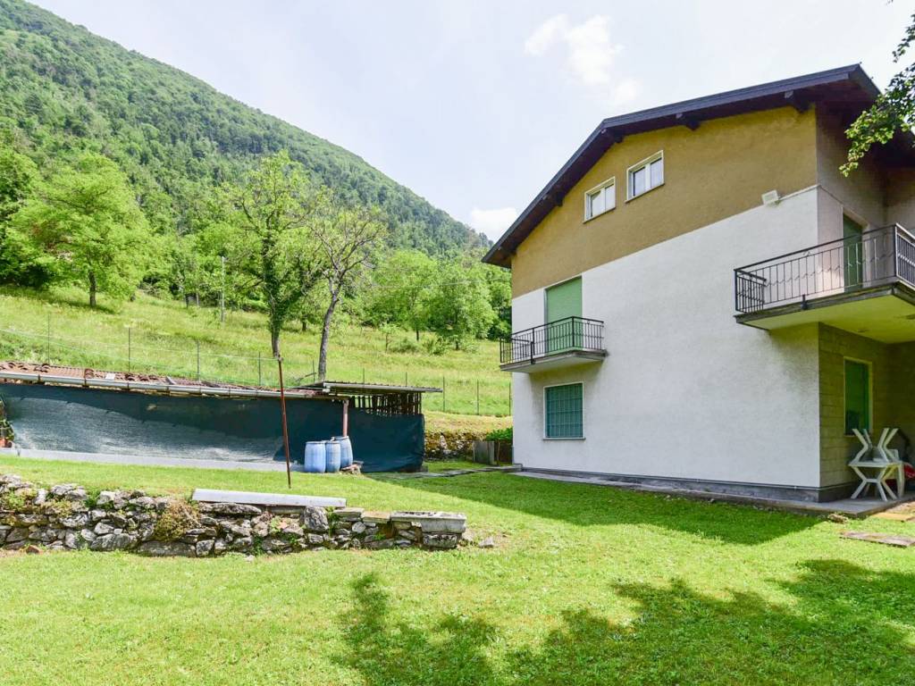 Villa a Cittiglio in Via Laveno, 80 - Foto 4