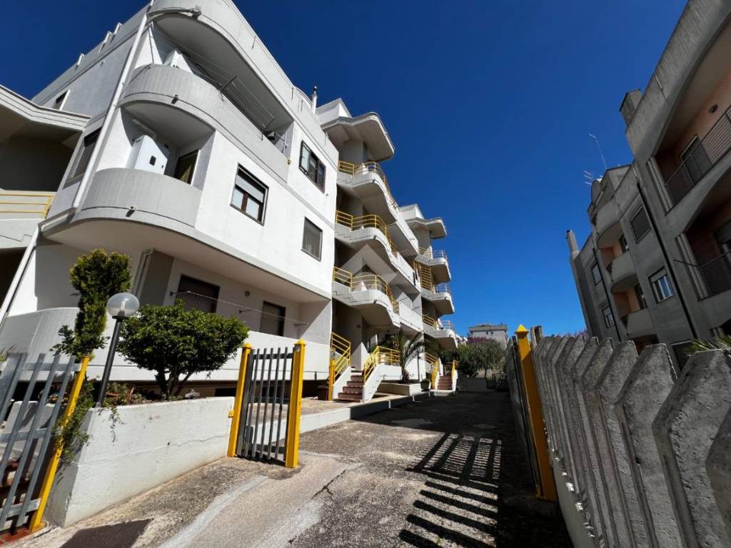 Appartamento a Ceglie messapica in Via Vittorio Bachelet, 35 - Foto 2