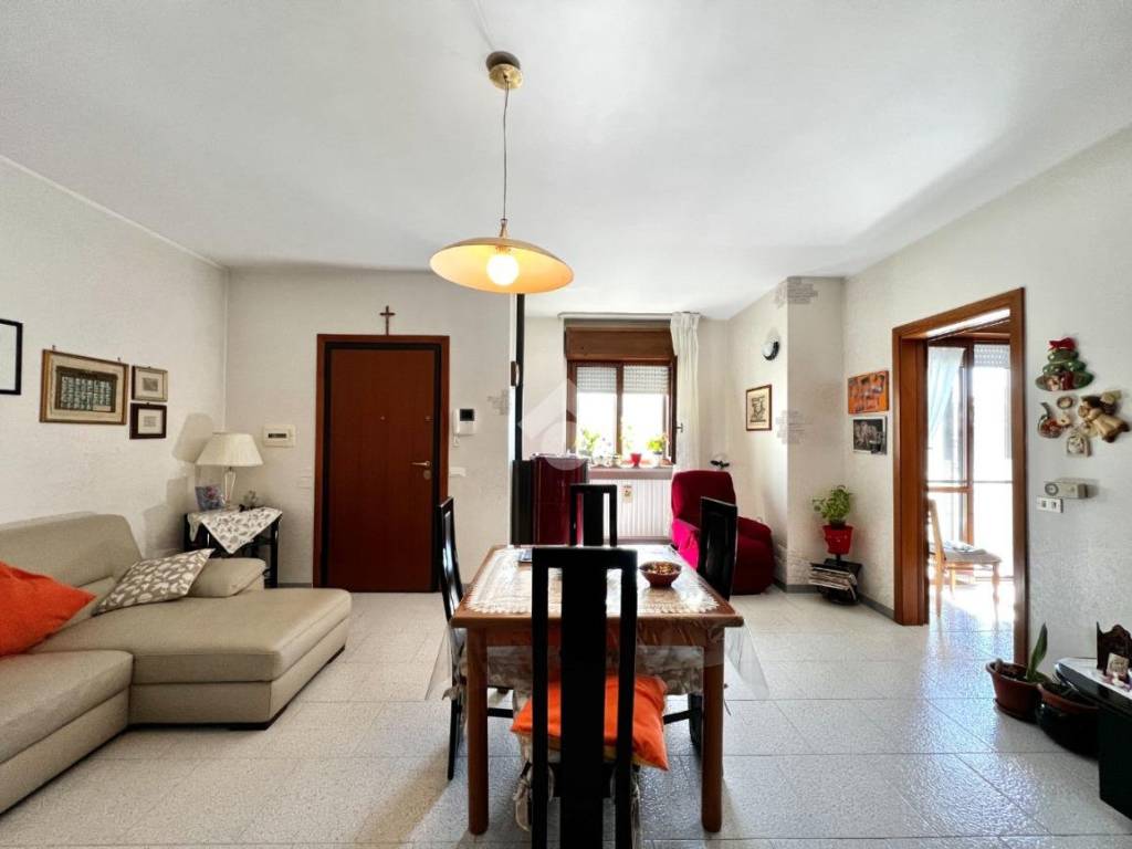 Appartamento a Ceglie messapica in Via Vittorio Bachelet, 35 - Foto 4