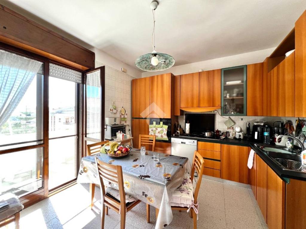 Appartamento a Ceglie messapica in Via Vittorio Bachelet, 35 - Foto 5