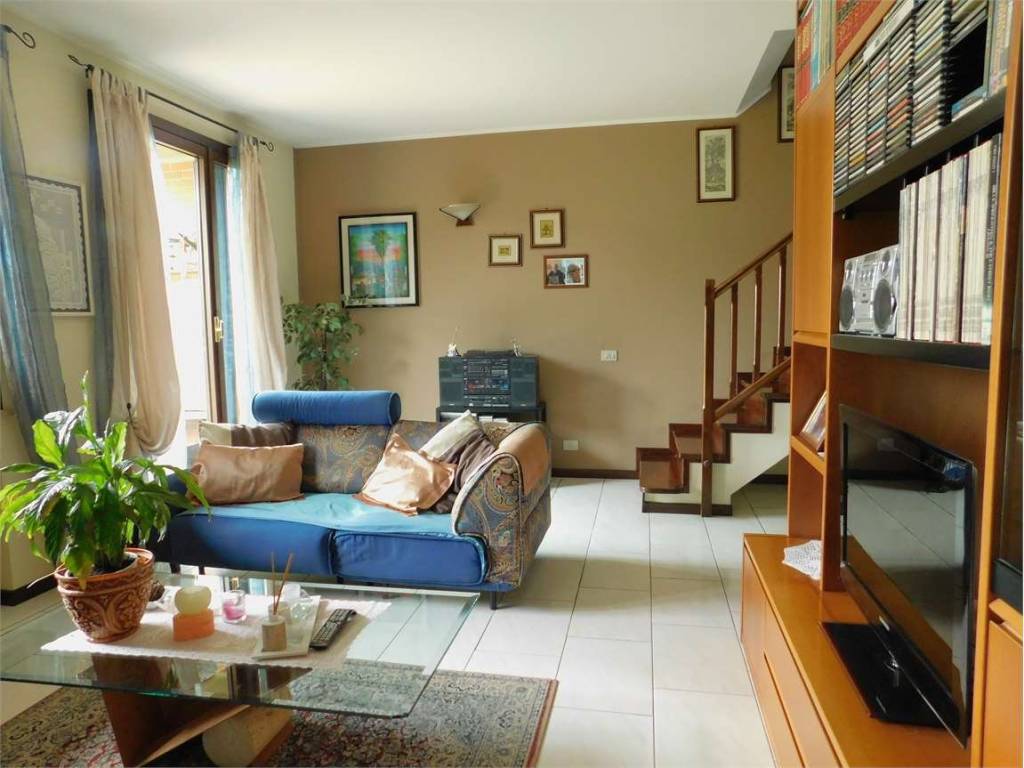 Villetta a schiera a Somma lombardo in via Morgampo, 22 - Foto 2