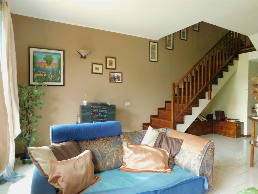 Villetta a schiera a Somma lombardo in via Morgampo, 22 - Foto 3