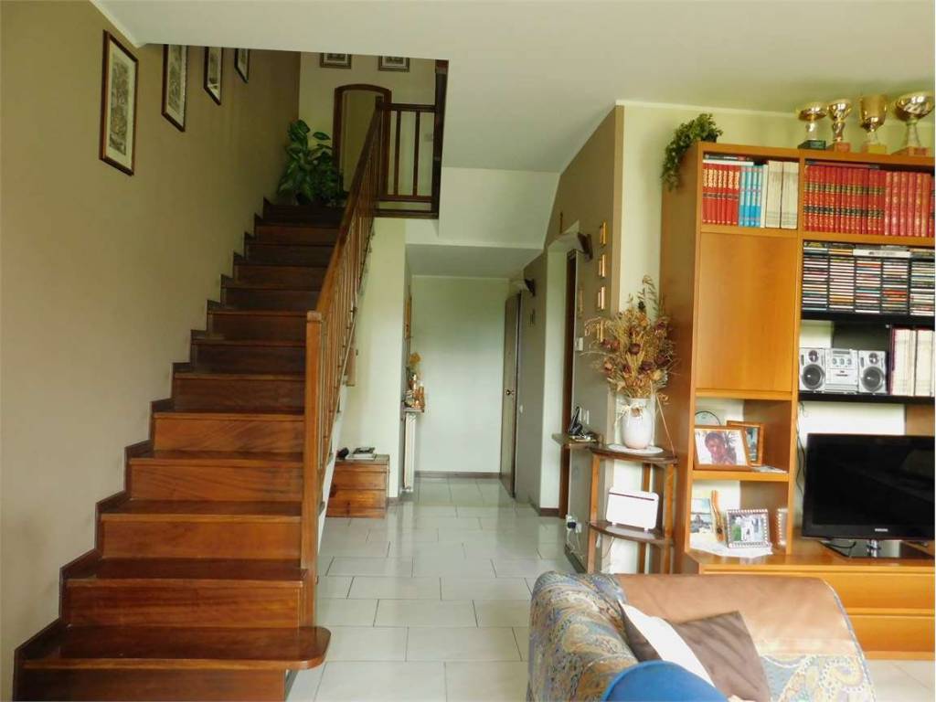 Villetta a schiera a Somma lombardo in via Morgampo, 22 - Foto 4