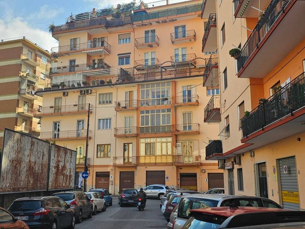 Appartamento a Salerno in Via Arcangelo Rotunno - Foto 3