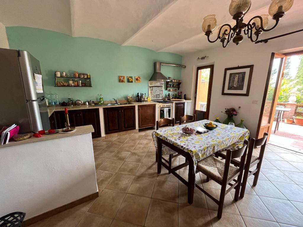 Casa indipendente a Castiglione del lago in Via Fioretti, 39 - Foto 2