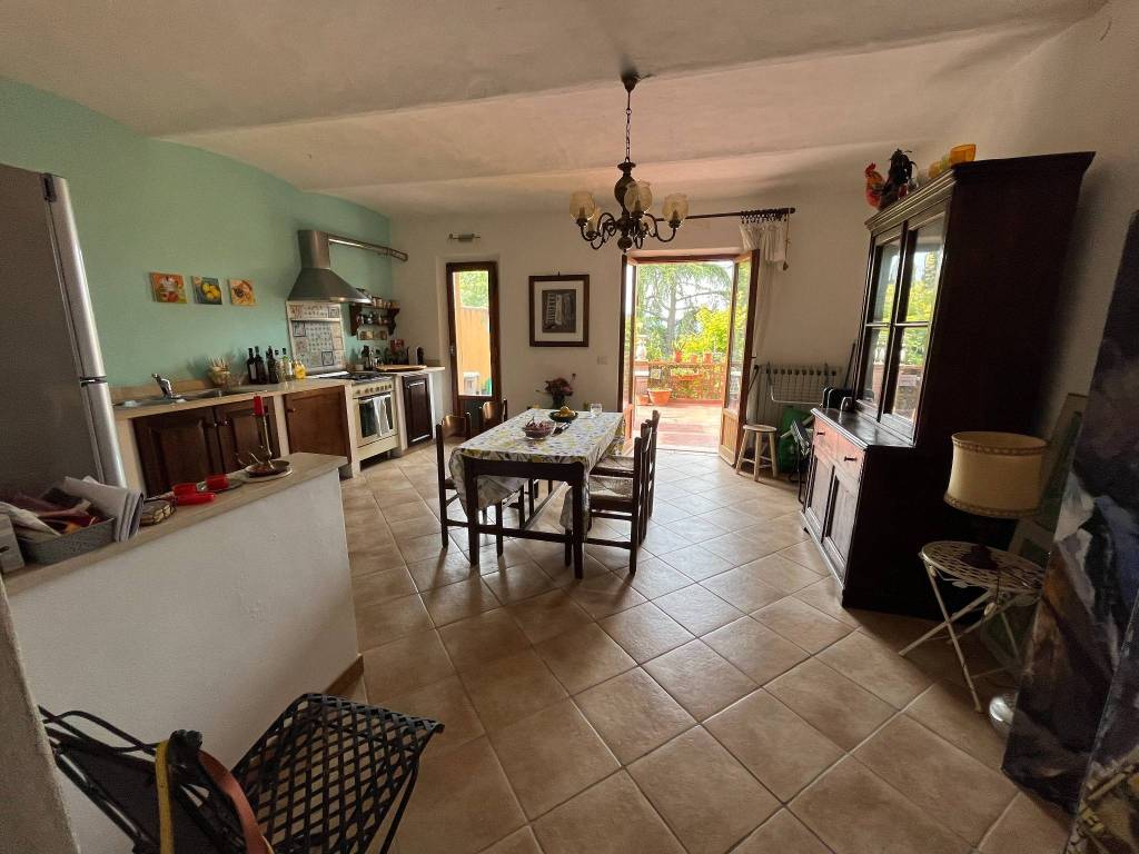 Casa indipendente a Castiglione del lago in Via Fioretti, 39 - Foto 3