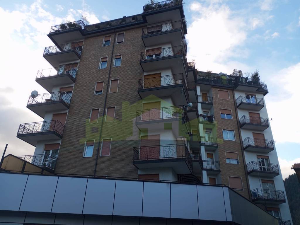 Appartamento a Borgosesia in viale vittorio venteo, 184 - Foto 2