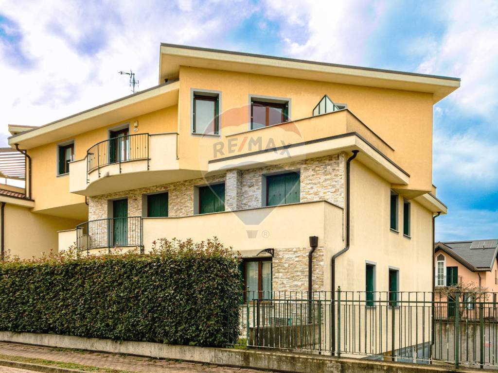 Appartamento a Samarate in VIA SAN FRANCESCO D'ASSISI, 4 - Foto 2