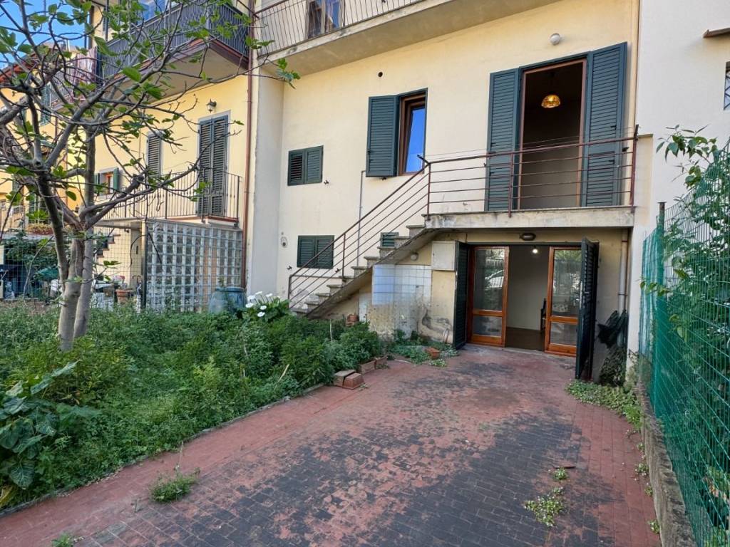 Casa indipendente a Prato in Via Ludovico Antonio Muratori - Foto 2