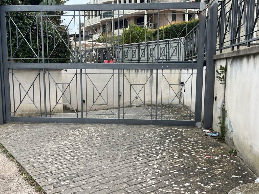 Box / garage a Lecce in Via Nino Carmelo Della Notte - Foto 2