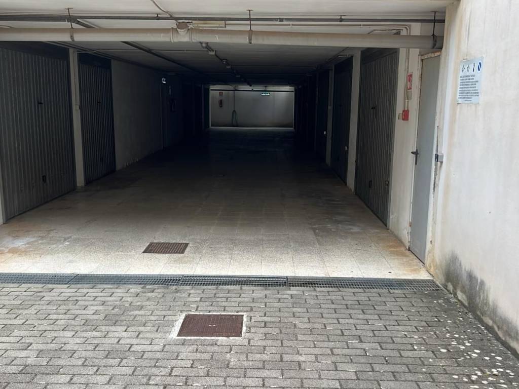 Box / garage a Lecce in Via Nino Carmelo Della Notte - Foto 4