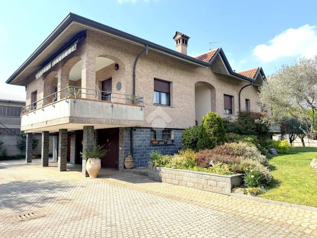 Villa a Cesate in Via piave, 230 - Foto 1
