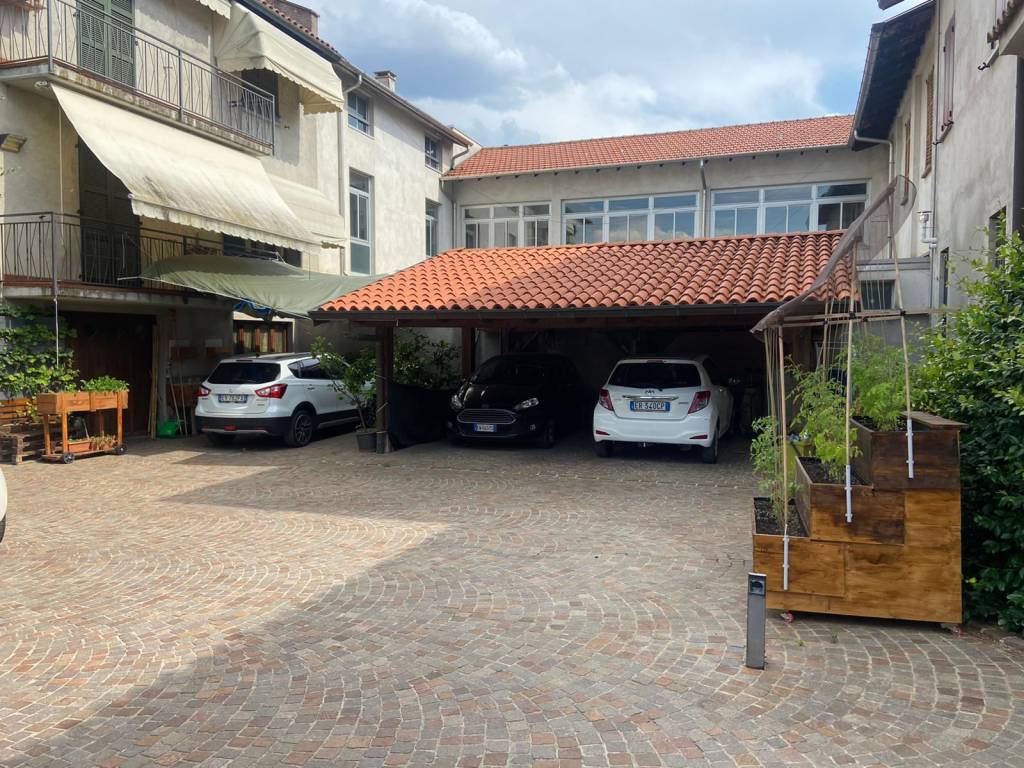 Villa a Carnago in Piazza San Carlo Borromeo, 1 - Foto 2