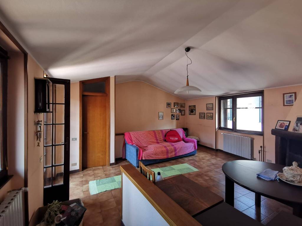 Casa indipendente a Molteno in Via Roma, 1 - Foto 4