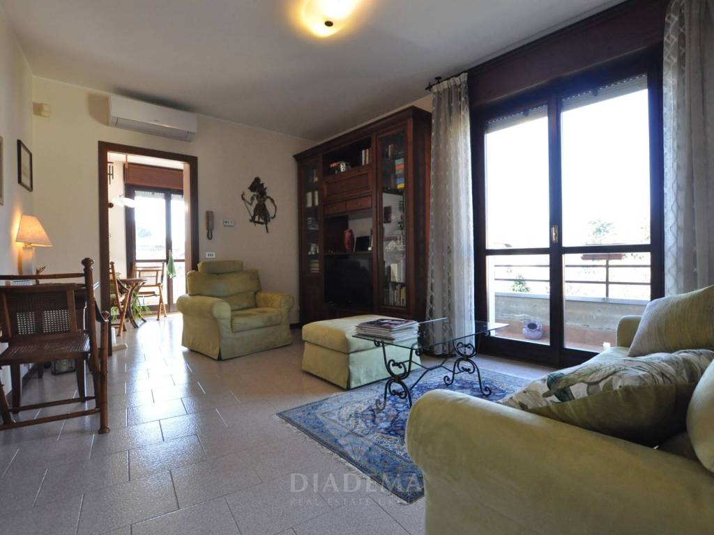 Appartamento a Besnate in Via San Gaetano, 33 - Foto 2