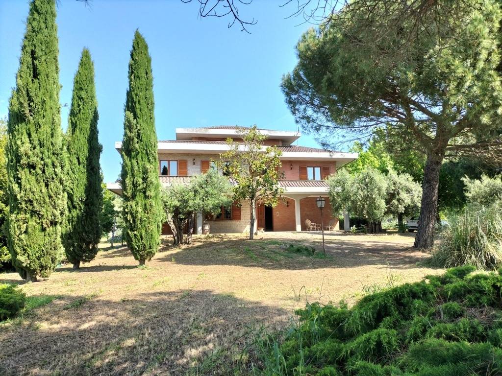 Villa a Castiglione del lago in Via Nazionale - Foto 2