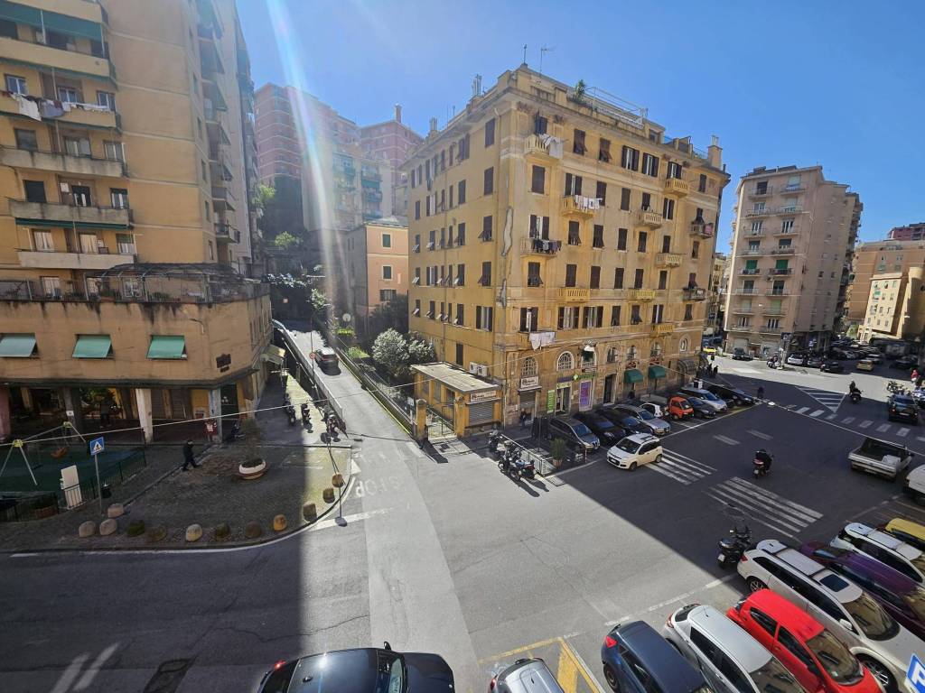 Appartamento a Genova in Largo Augusto Merlo - Foto 2