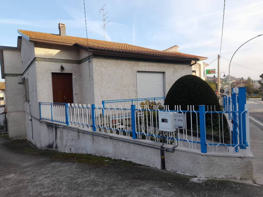 Villa a Monteodorisio in Via Madonna delle Grazie, 25 - Foto 2