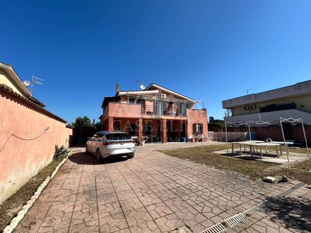 Villa a Aprilia in Via dei Noci, 20 - Foto 2