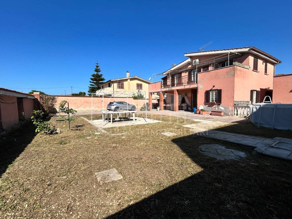 Villa a Aprilia in Via dei Noci, 20 - Foto 3