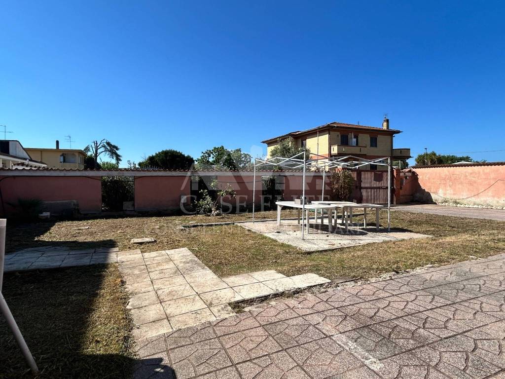 Villa a Aprilia in Via dei Noci, 20 - Foto 4