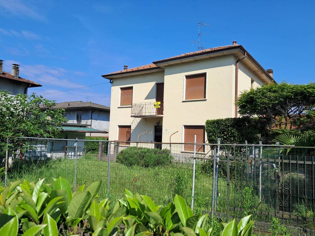 Villa a Daverio in Via Cavallotti - Foto 2