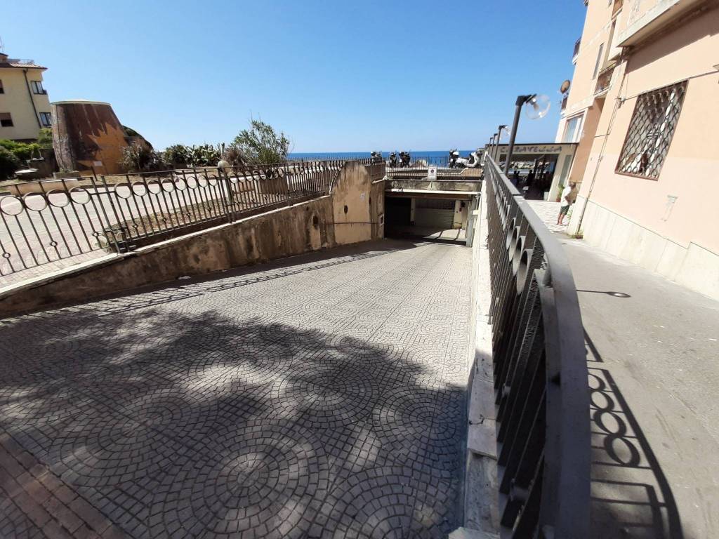 Box / garage a Salerno in Via Lungomare Cristoforo Colombo, 14 - Foto 3