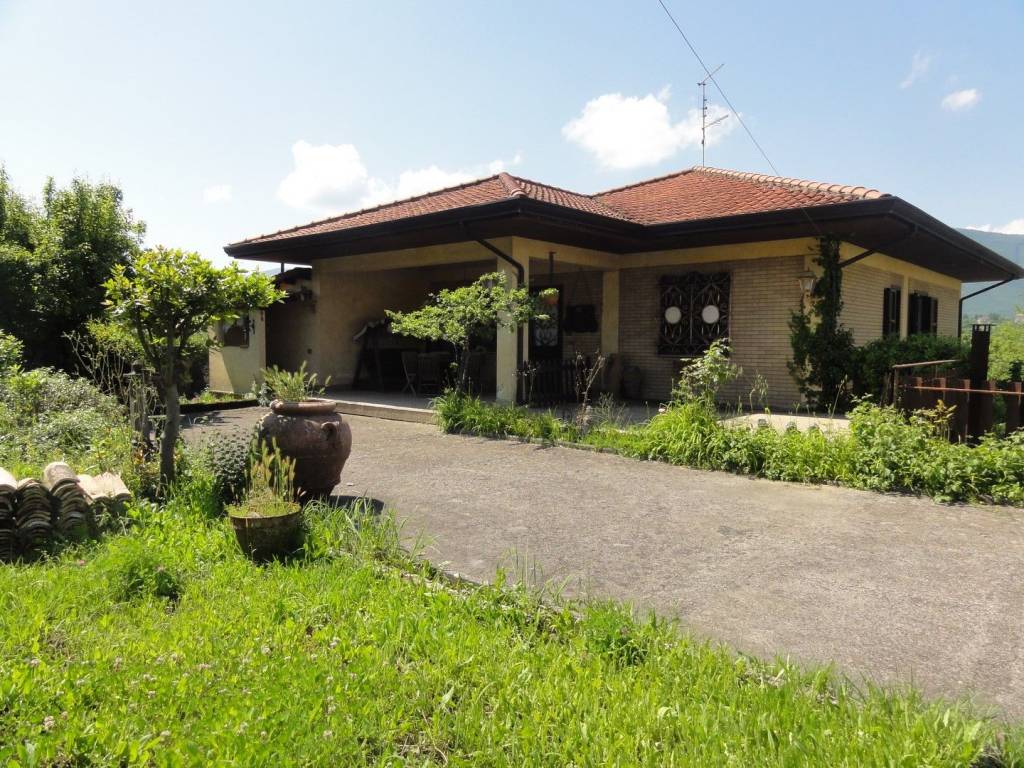Villa a Ceccano in Via Colle Antico - Foto 2