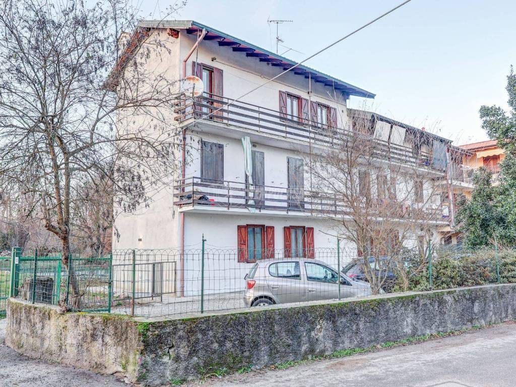 Appartamento a Castelletto sopra ticino in Via Aronco - Foto 2