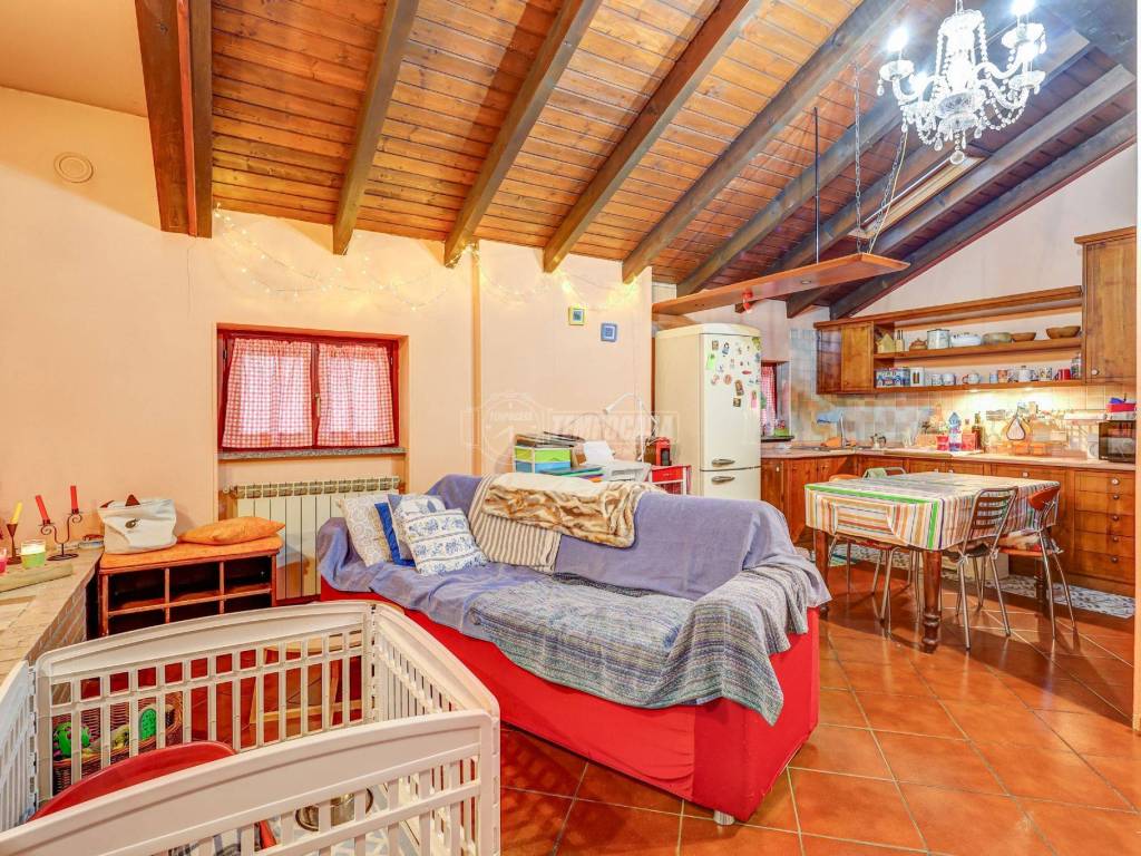 Appartamento a Castelletto sopra ticino in Via Aronco - Foto 4