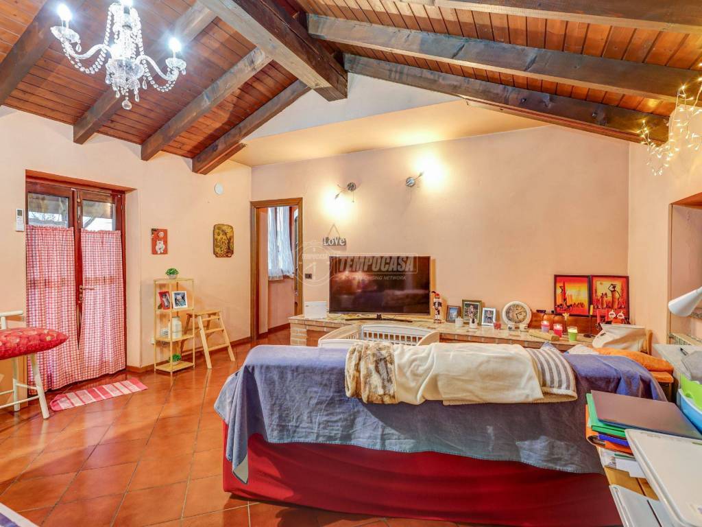 Appartamento a Castelletto sopra ticino in Via Aronco - Foto 5
