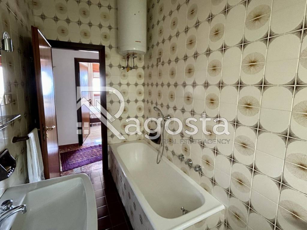 Appartamento a Salerno in Via La Mennolella, 27 - Foto 3