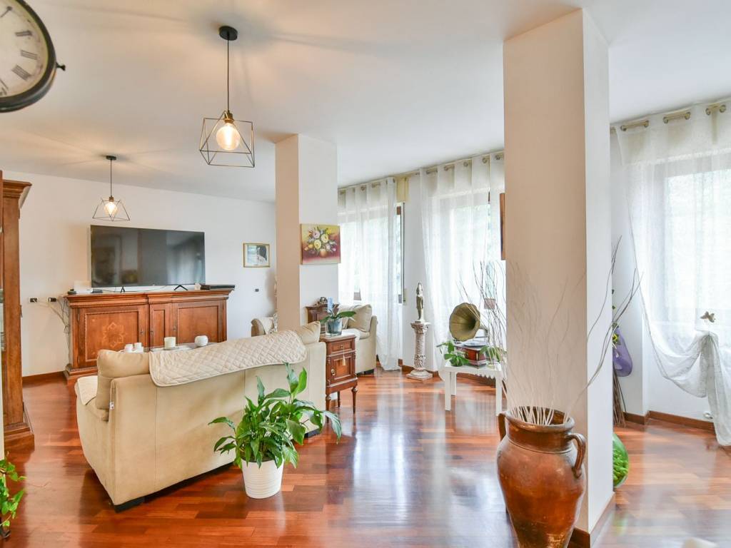 Appartamento a Oggiono in Via Papa Giovanni XXIII, 18 - Foto 4