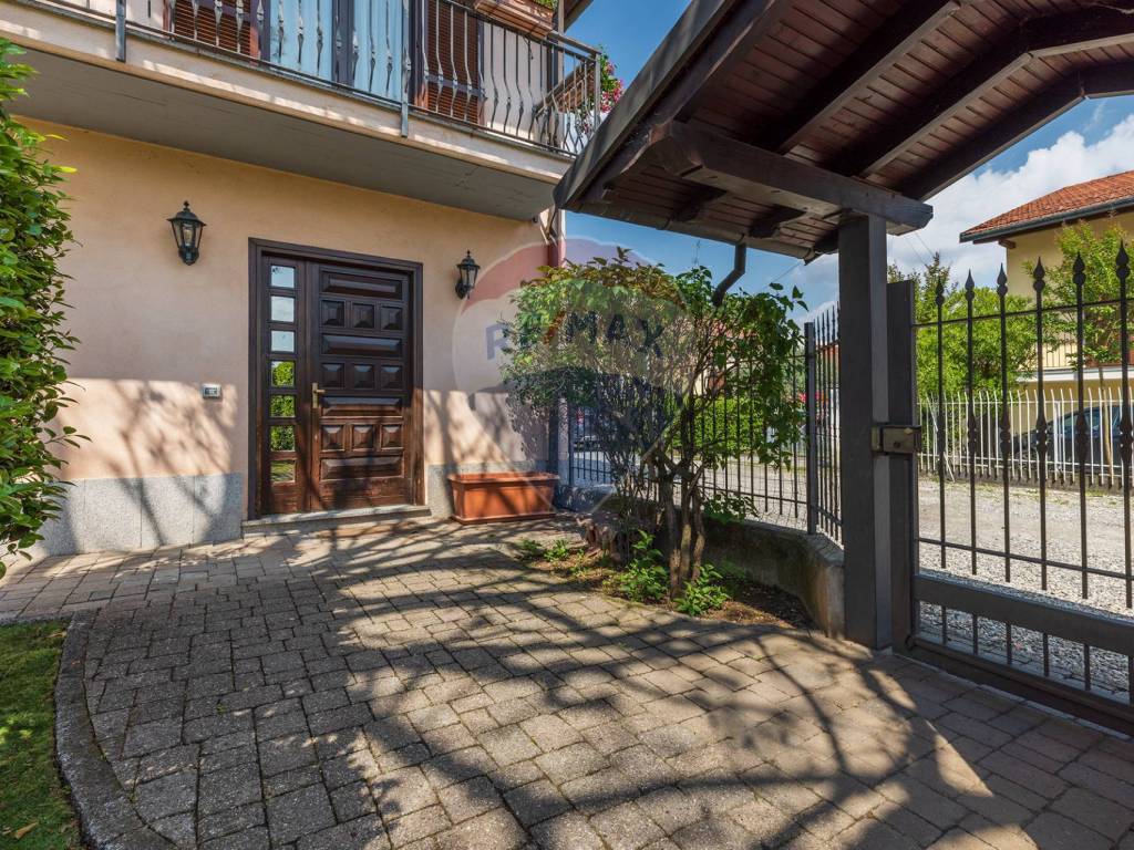 Villa a Samarate in VIA MONTE GOLICO, 34 - Foto 2